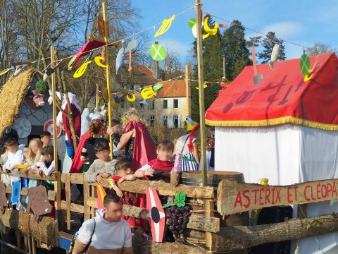 Char de l'école de Sornay au carnaval de Marnay